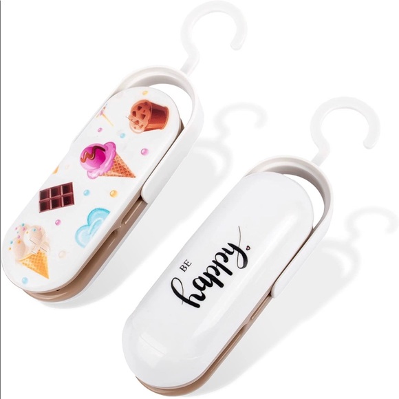 Other - 🖌 NIB 2-in-1 Mini Bag Sealer, Batteries Included 🖌